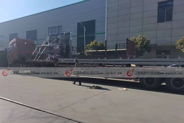 <strong>公交候車亭廣告設計注意點有哪些？公交候車亭什么風格的好？</strong>