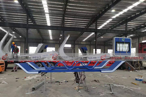 <strong>在建設(shè)智能候車(chē)亭時(shí)，應(yīng)如何選擇供應(yīng)廠家？</strong>